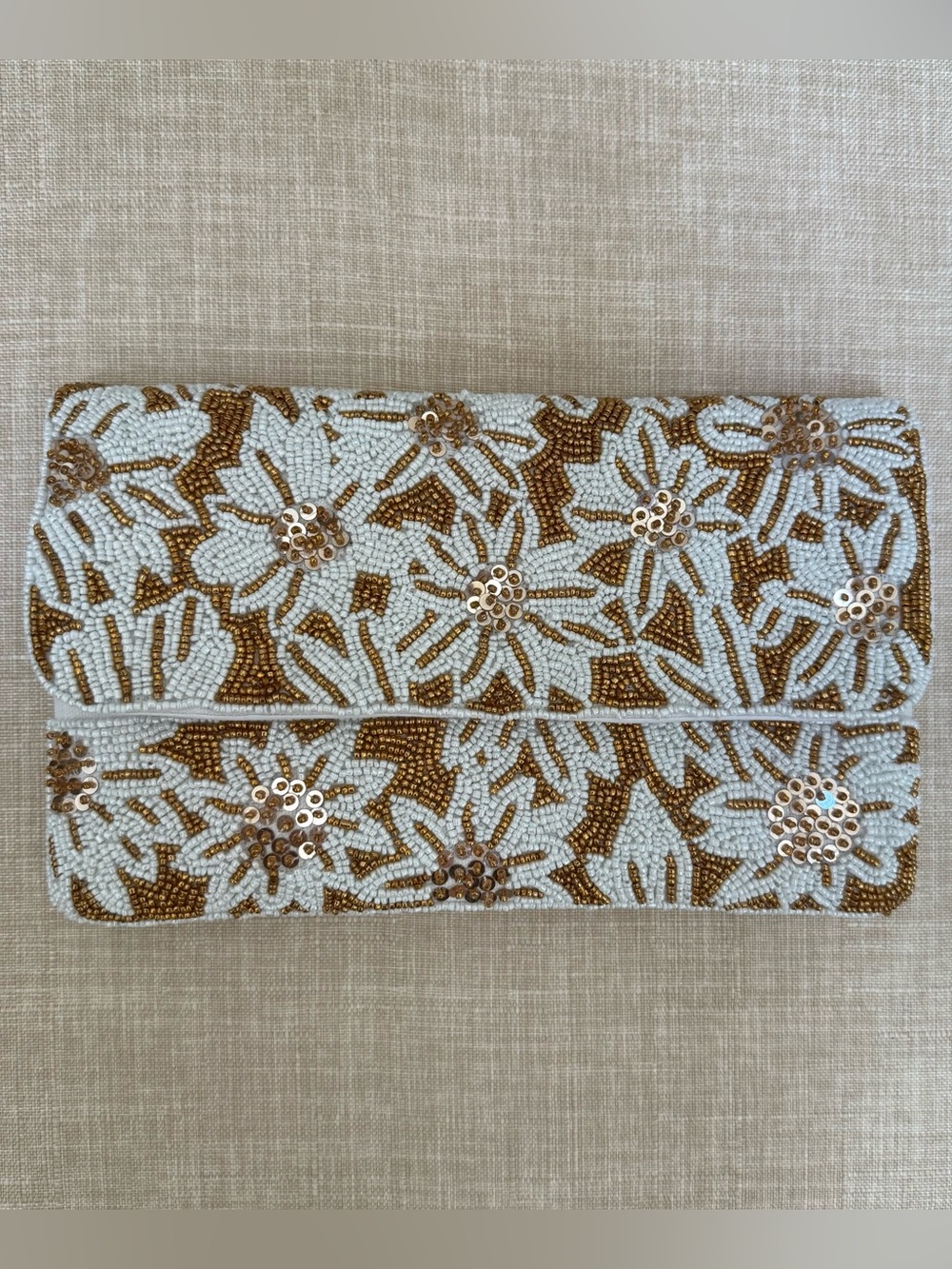 Twine and Love Beaded Floral Chain-Clutch in White and Gold - Picture 4 of 9